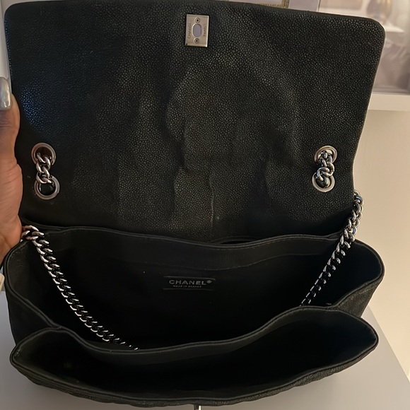 Chanel Black Quilted Leather Shoulder Bag - Picture 5 of 8